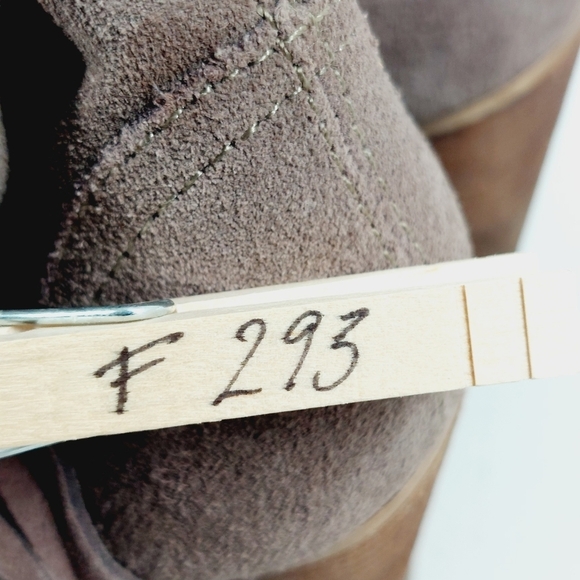 Steve Madden Ohio Ponncho Taupe Tan Suede Fringe Block Heel Ankle Boots F293 - Picture 13 of 13